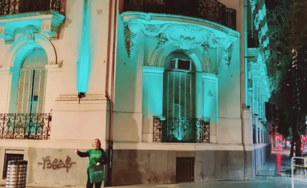 ROSARIO SE ILUMINA DE VERDE POR LA MIASTENIA GRAVIS